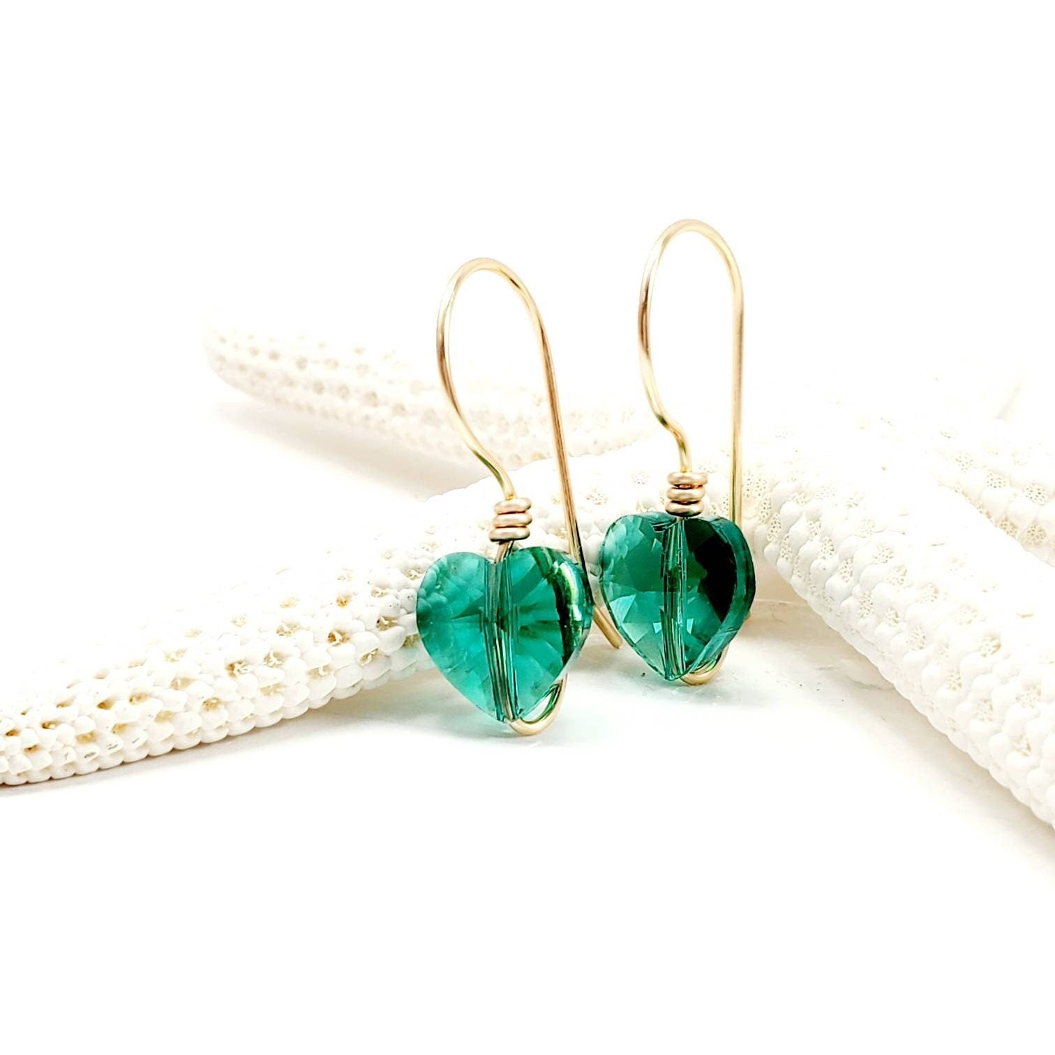 Heart earring, Valentins earrings, minimalistic earrings, tiny heart earrings, gifted earrings valentine's gift, valentines days earrings