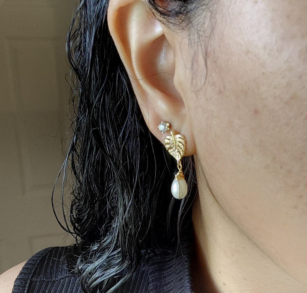 Monstera Leaf gold pearl earrings, Real Pearl earrings wedding, Bridesmaid pearl drop earrings, pearl gifted earring, gifted earring