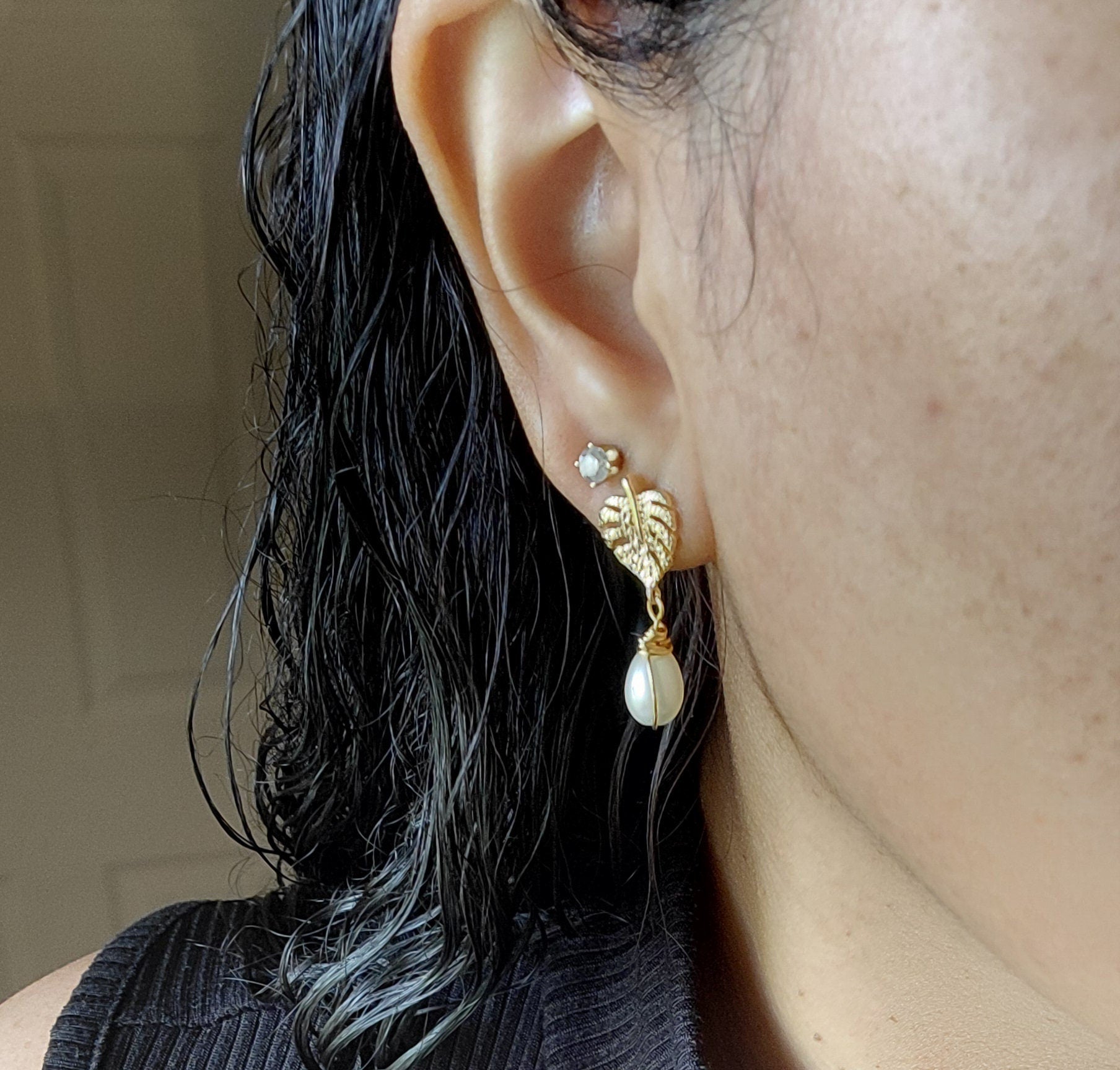 Monstera Leaf gold pearl earrings, Real Pearl earrings wedding, Bridesmaid pearl drop earrings, pearl gifted earring, gifted earring