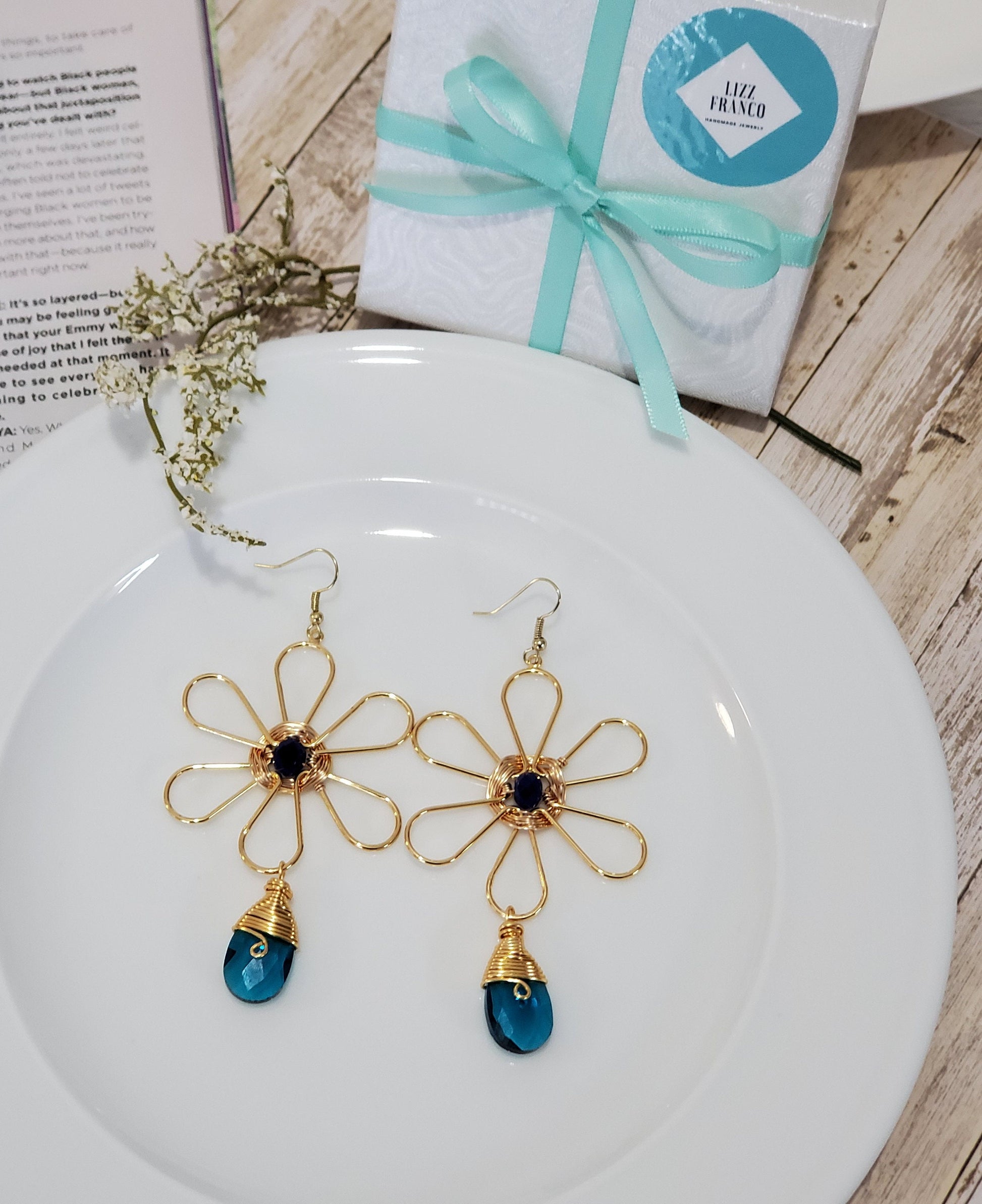 Daisy Flower Earrings, Large Flower Earrings, Gold flower earrings, Gold daisy earrings, Daisy flower, April birth flower, gift for daughter