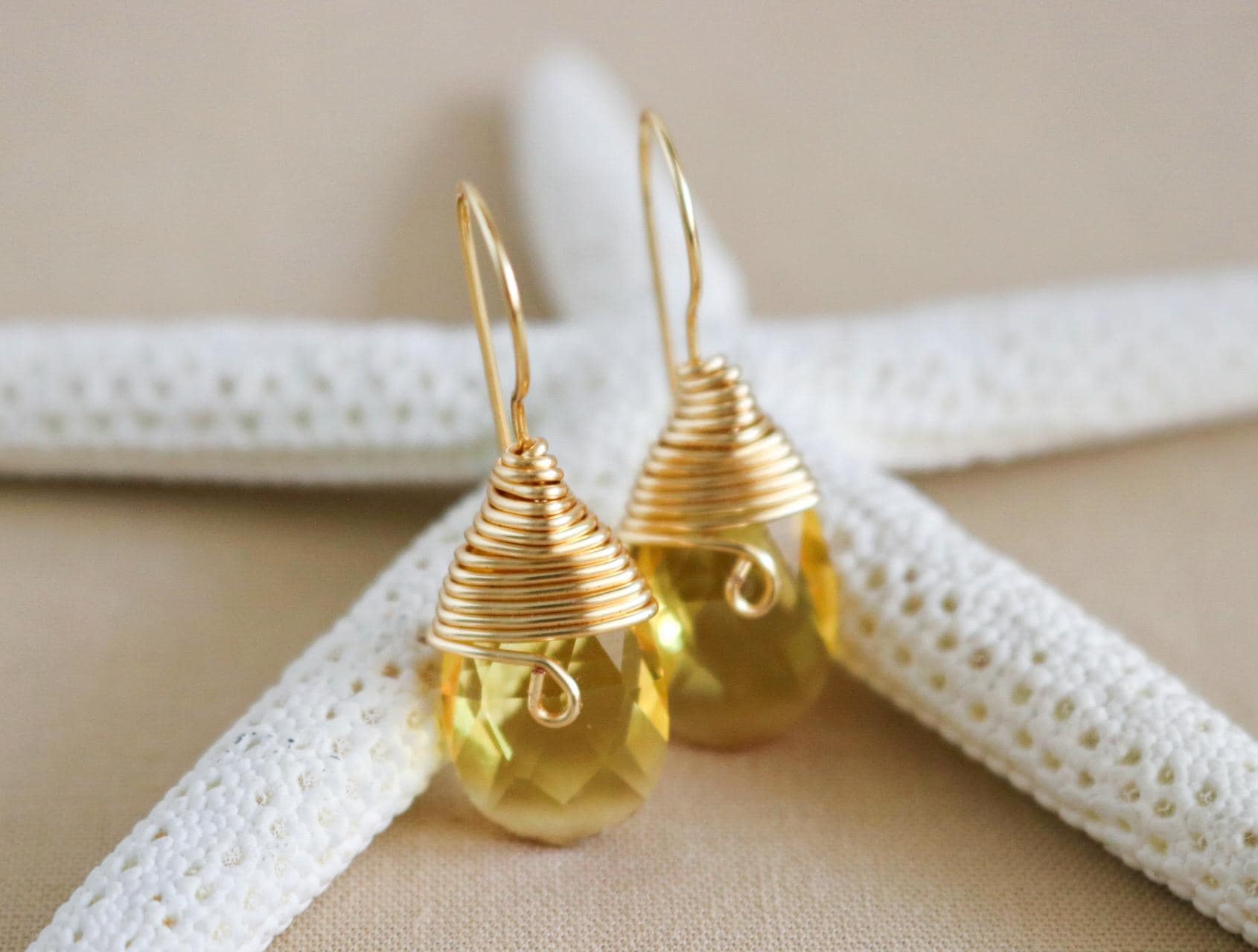 Teardrop Crystal Earrings, Teardrop Earrings for Women Dangle, Waterdrop Gold Earrings Tear Drop Earrings,