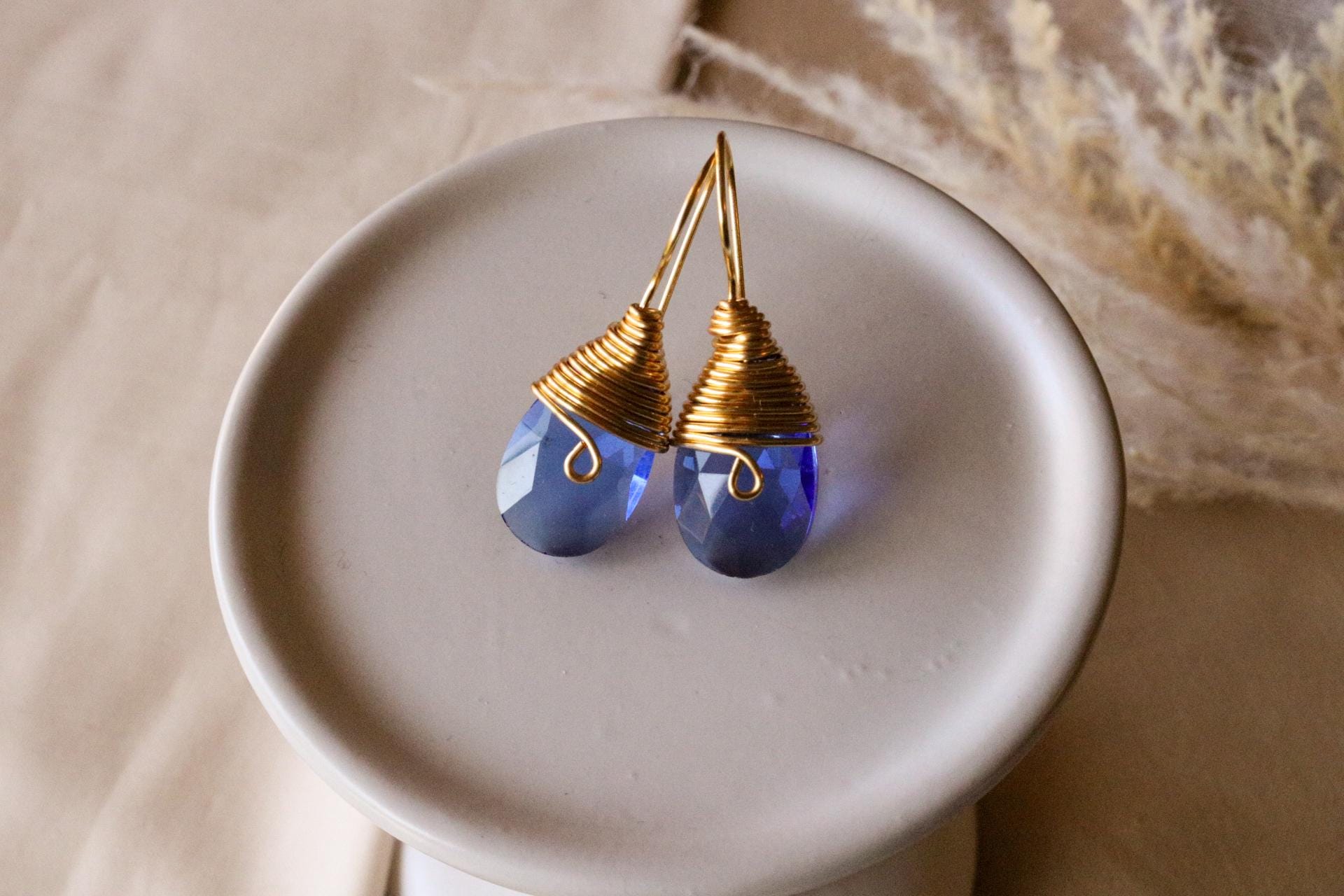 Teardrop earrings, wired earrings, dropping earring, water drops earrings, maid-of-honor gift, bridal giftful, weddings- giftful