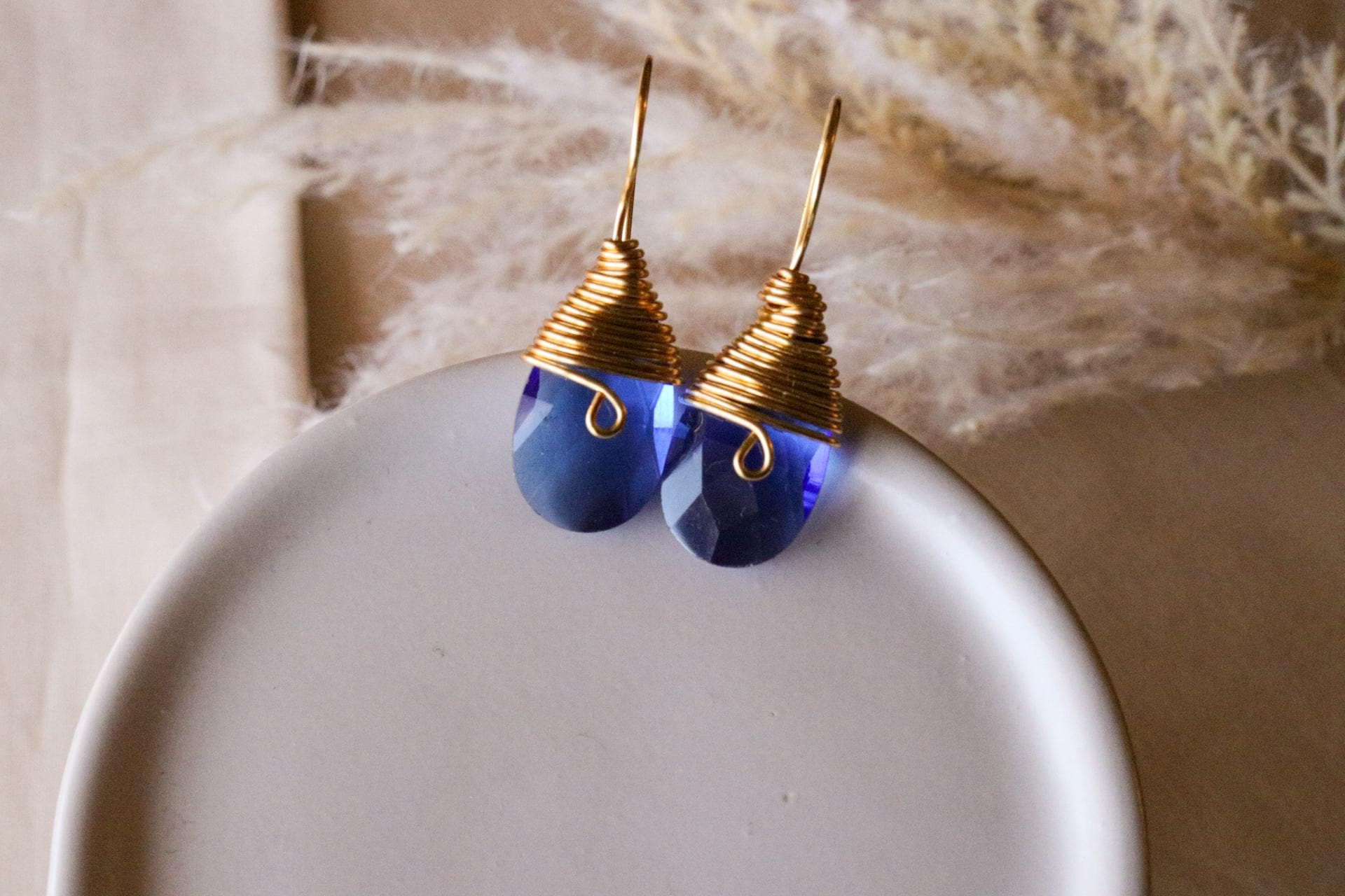 Teardrop earrings, wired earrings, dropping earring, water drops earrings, maid-of-honor gift, bridal giftful, weddings- giftful