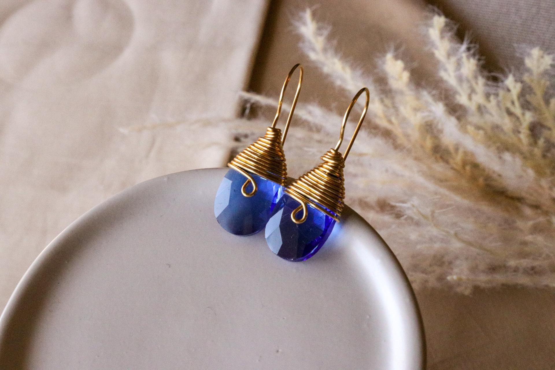 Teardrop earrings, wired earrings, dropping earring, water drops earrings, maid-of-honor gift, bridal giftful, weddings- giftful