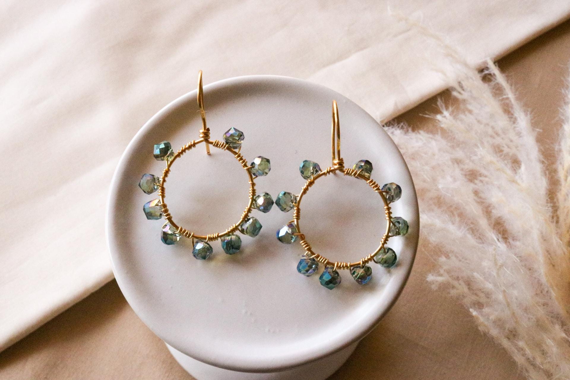 Thin hoop, gold hoop thin, gold crystal hoops, dainty hoop earrings, minimaliste earring, minimalistic gold earrings, maid-of-honor gift